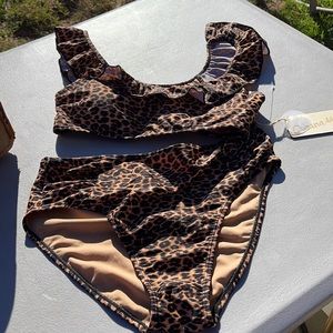 NWT cabana del sol sz large animal print two piece bathing suit. Nice fit.